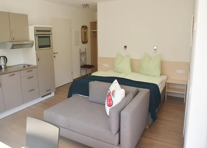 Near Lift & Glacier קפרון