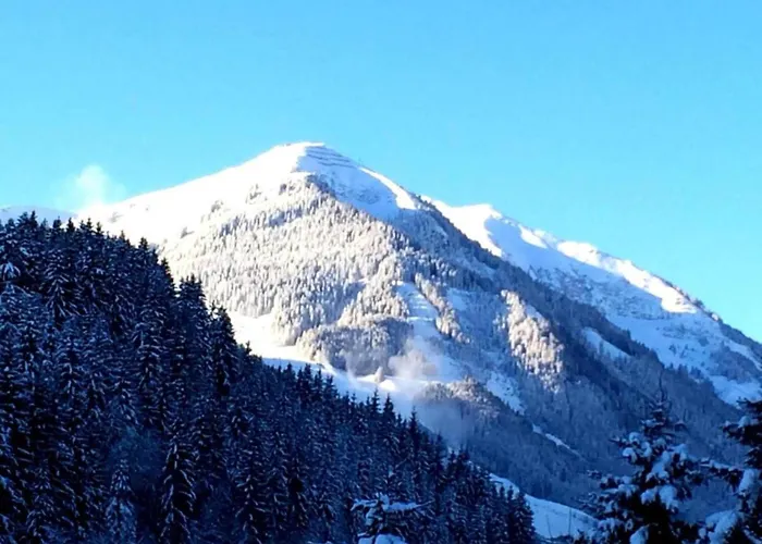 Near Lift & Glacier * קפרון