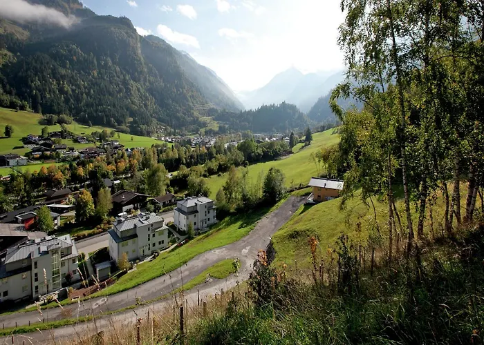 Near Lift & Glacier קפרון